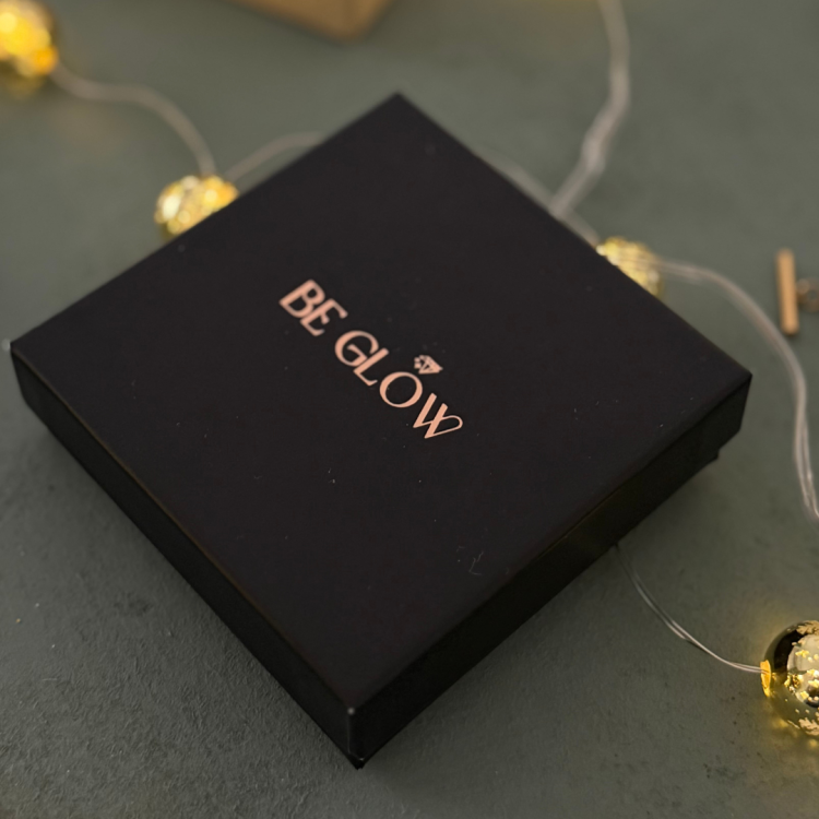 Święta życzenia kartka choinka prezent prosty złoty czarny Post na Instagram (21).png