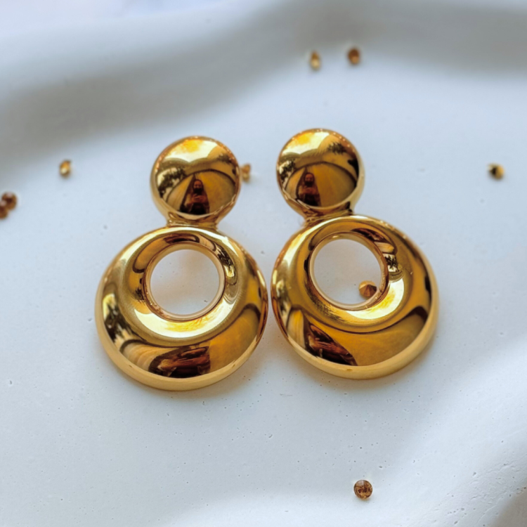 Beżowo Biały Nowa Kolekcja Ubrań Instagram Post (1).png