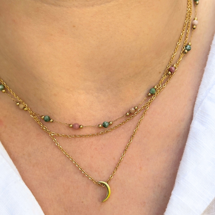 Beżowo Biały Nowa Kolekcja Ubrań Instagram Post (6).png