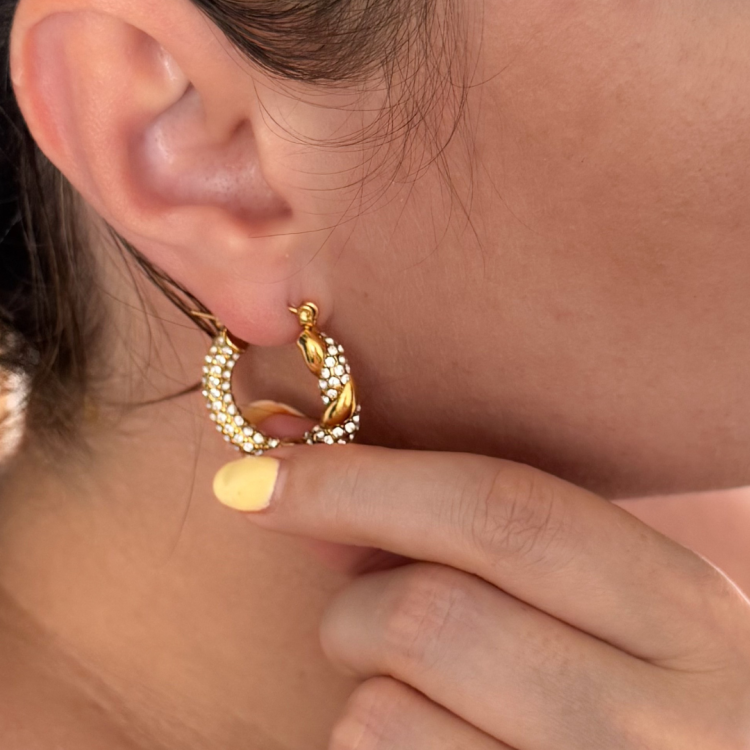 Beżowo Biały Nowa Kolekcja Ubrań Instagram Post (14).png