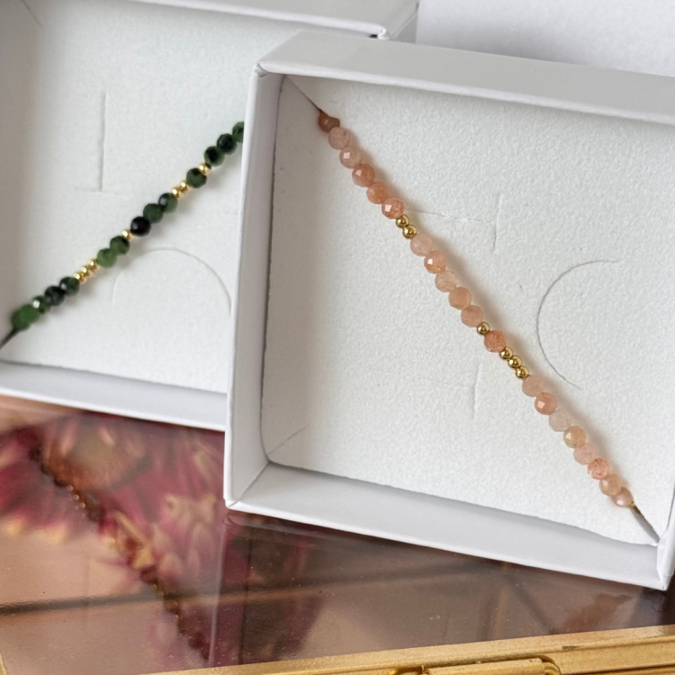 Beżowo Biały Nowa Kolekcja Ubrań Instagram Post (10).png