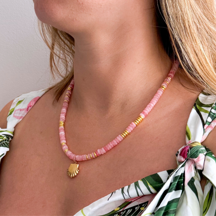 Beżowy, kobiecy, motywujacy temat pokochaj swoje ciało relacja na instagramie (6).png