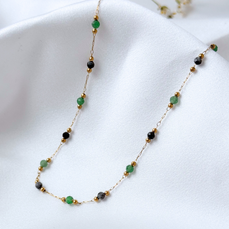 Beżowy, kobiecy, motywujacy temat pokochaj swoje ciało relacja na instagramie (35).png