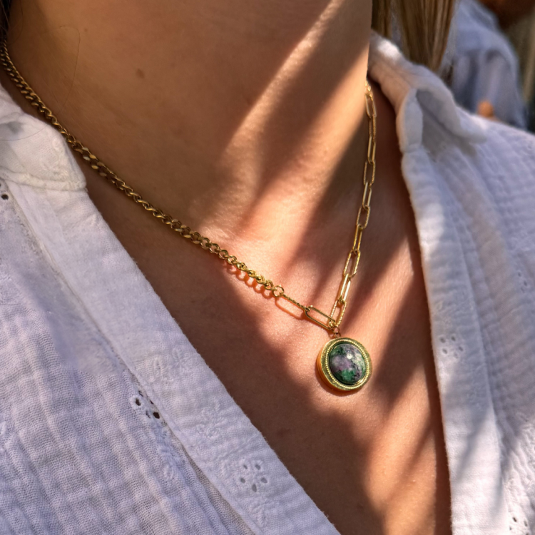 Beżowy, kobiecy, motywujacy temat pokochaj swoje ciało relacja na instagramie (63).png